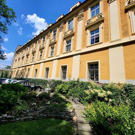 Diecezjalny Dom Formacyjny Lägenhet Nysa Exteriör bild