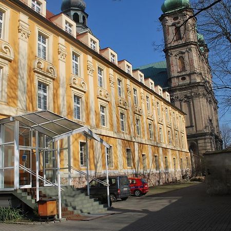 Diecezjalny Dom Formacyjny Lägenhet Nysa Exteriör bild