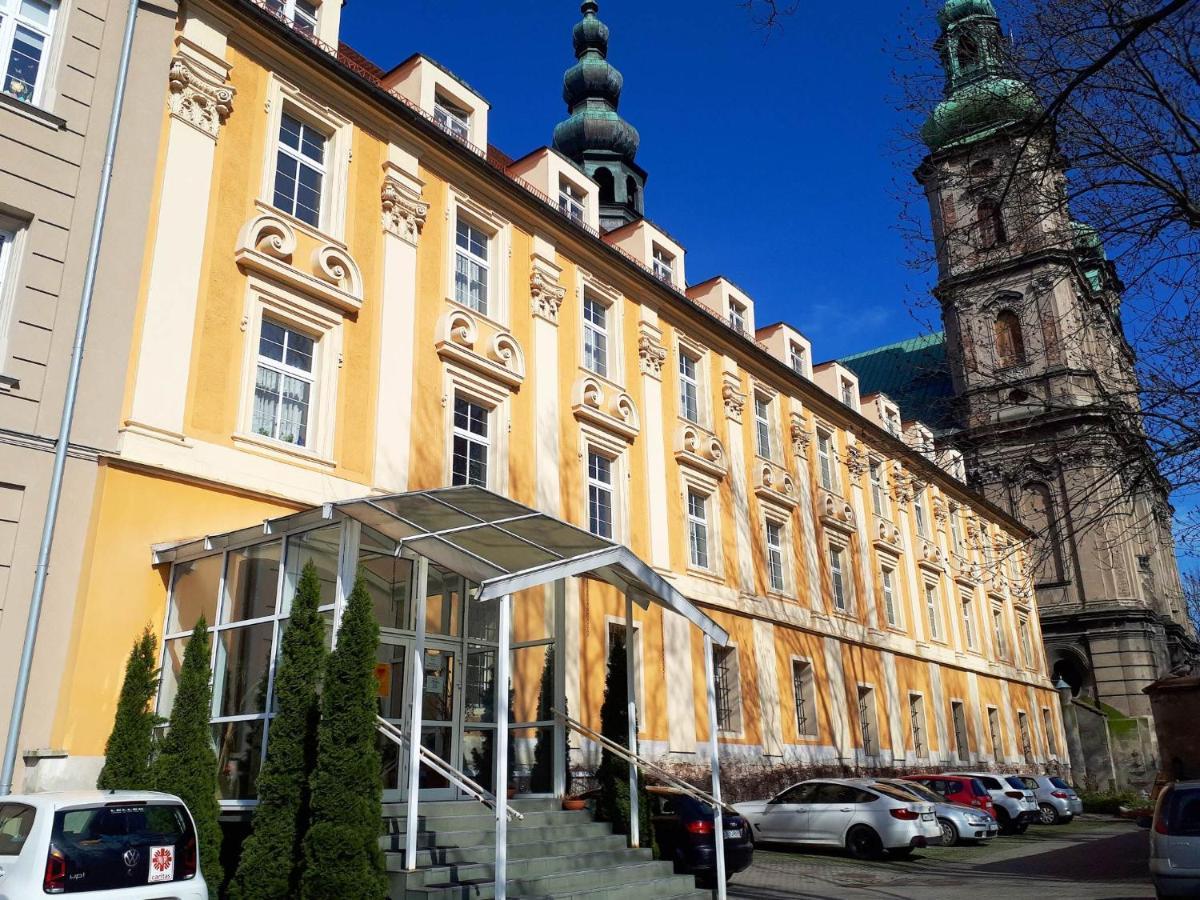 Diecezjalny Dom Formacyjny Lägenhet Nysa Exteriör bild