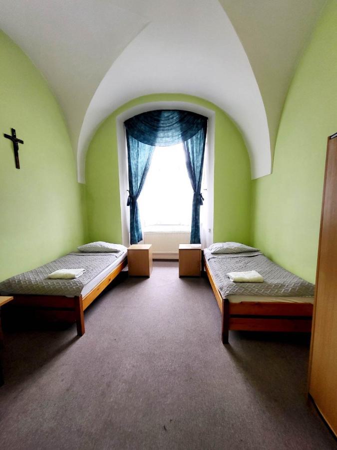 Diecezjalny Dom Formacyjny Lägenhet Nysa Exteriör bild