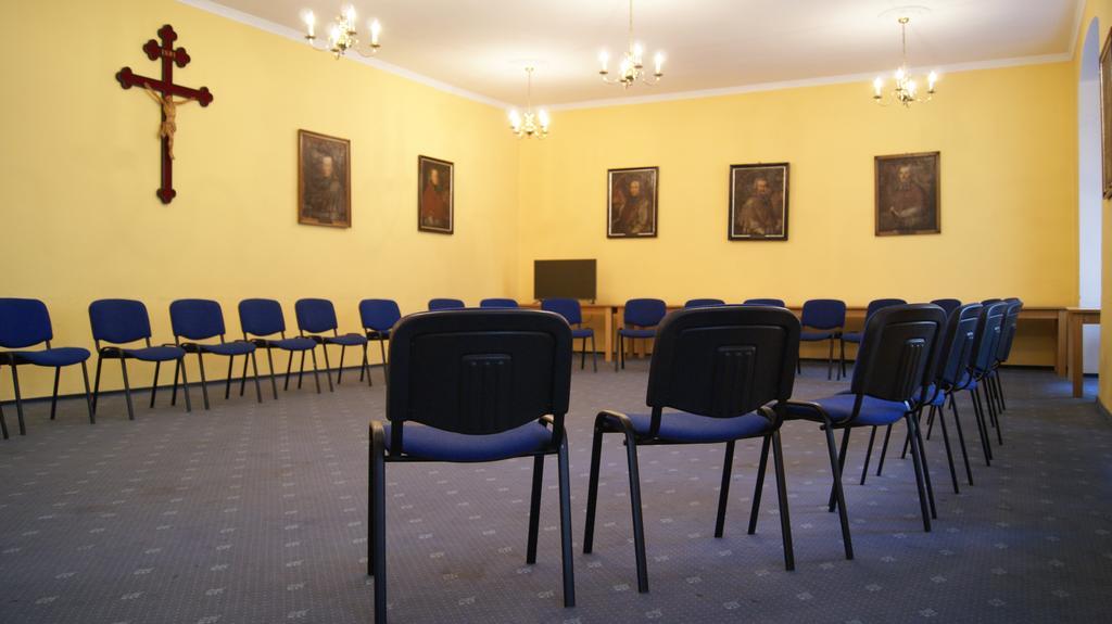 Diecezjalny Dom Formacyjny Lägenhet Nysa Exteriör bild