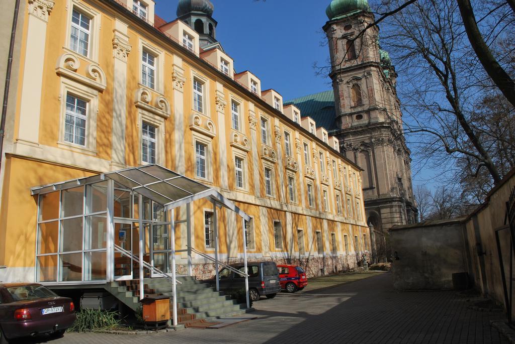Diecezjalny Dom Formacyjny Lägenhet Nysa Exteriör bild