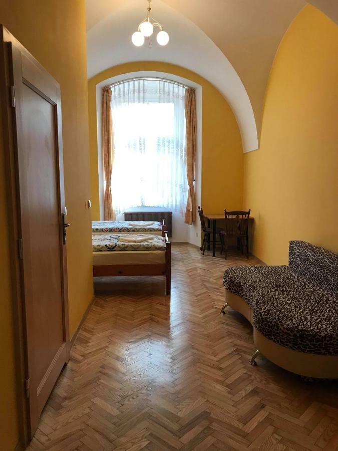 Diecezjalny Dom Formacyjny Lägenhet Nysa Exteriör bild